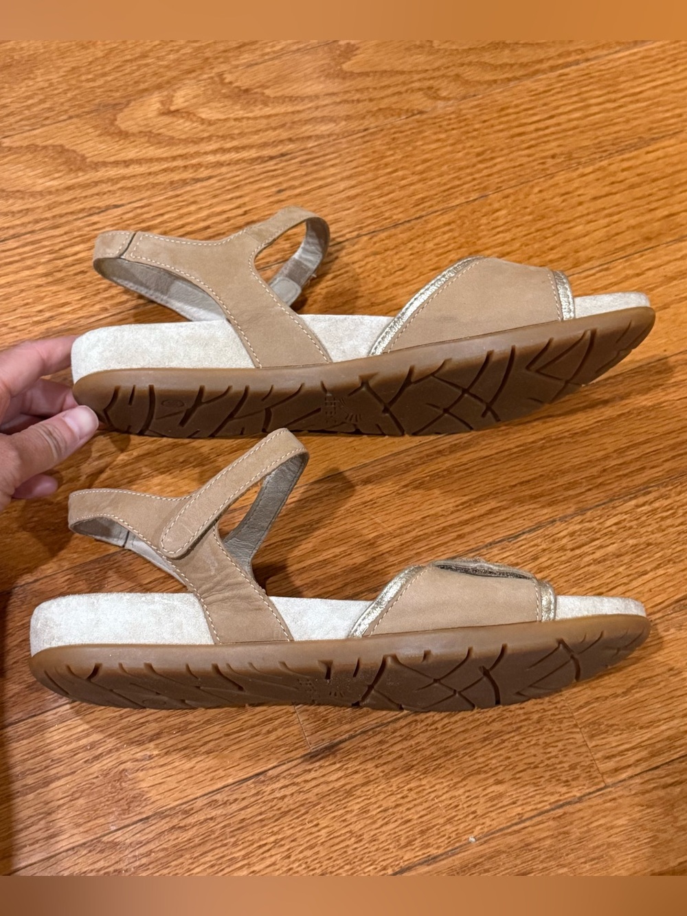 Dansko Women’s 38 7.5-8 Blythe Sandals Sand Nubuck Leather Comfort Embellished - Picture 5 of 9